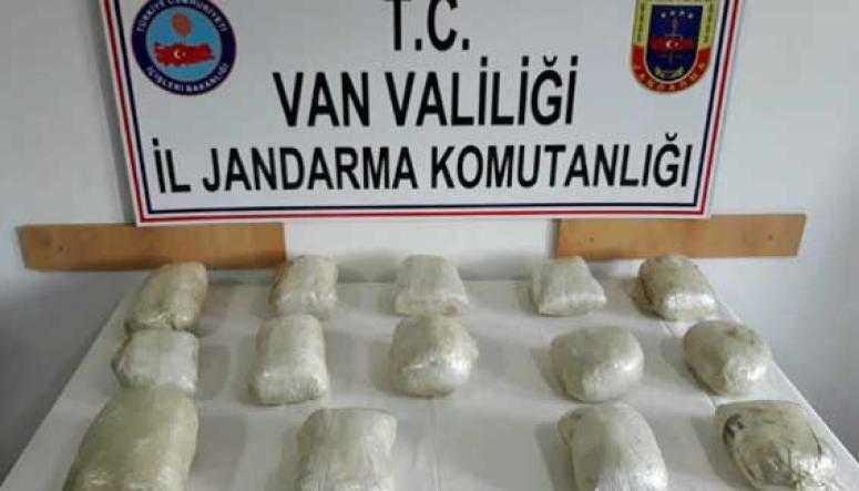 Gürpınar’da 15 kilo toz esrar ele geçirildi