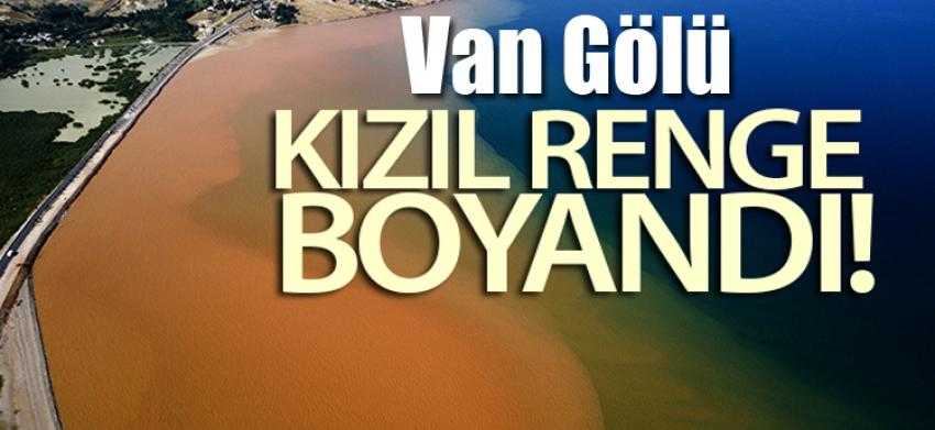 Van Gölü’nü kızıla boyadı
