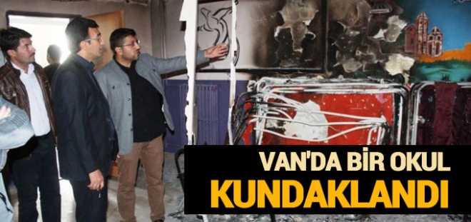 Van'da kimliği belirsiz kişi veya kişiler tarafında okula saldırı.