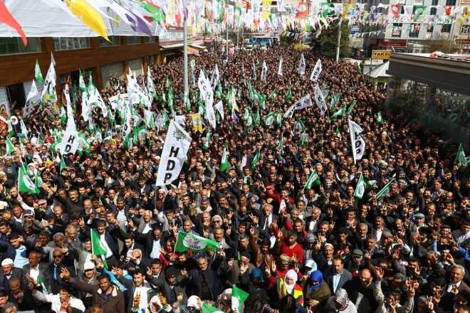 HDP Van seçim bürosunun açılışı mitinge döndü