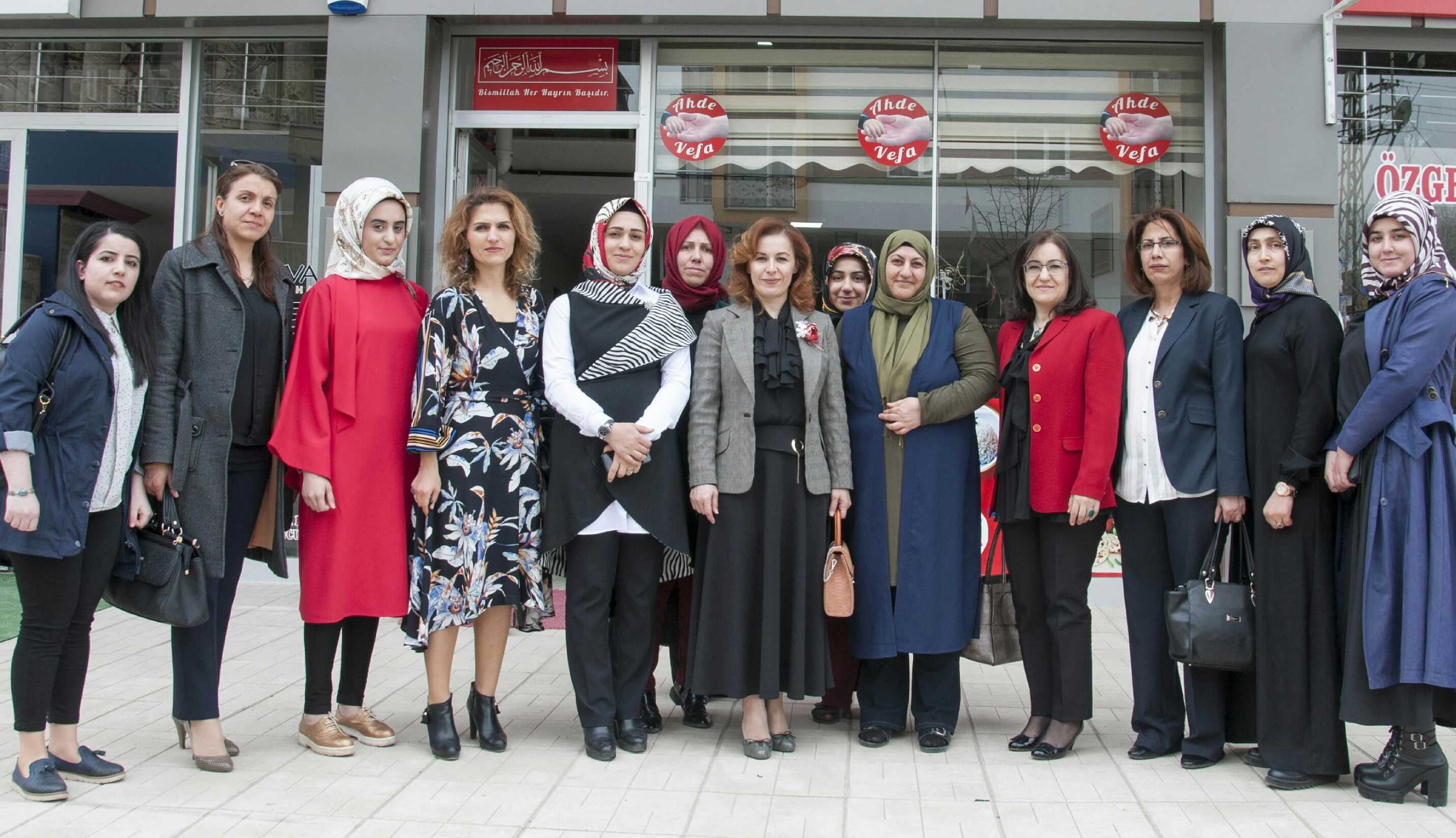 SEVCAN ZORLUOĞLU HANIMEFENDİ, KADIN GİRİŞİMCİNİN LOKANTASINI ZİYARET ETTİ