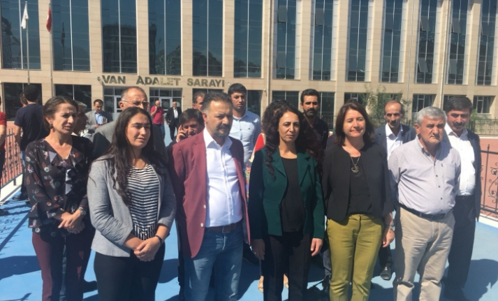 BEKİR KAYA DURUŞMASINA İLİŞKİN ADLİYE ÖNÜNDE BASIN AÇIKLAMASI YAPILDI !