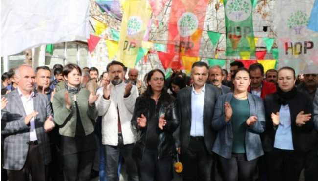 Van’da Mazbata Tepkisi: İrademizi Geri Almak Için Mücadeleye Devam