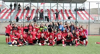 Büyükşehir Kadın Futbol Takımı namağlup şampiyon...