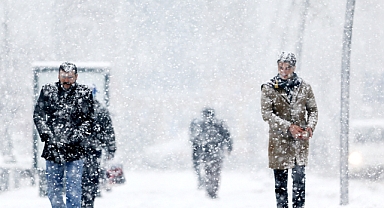Meteorolojiden Van için sağanak ve kar yağışı uyarısı: O ilçelerde oturanlar dikkat!