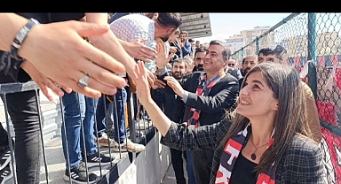 Van Büyükşehir Eşbaşkanları Vanspor maçında