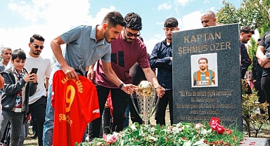 Amedspor şampiyonluk kupasını Şehmus Özer’in mezarına götürdü