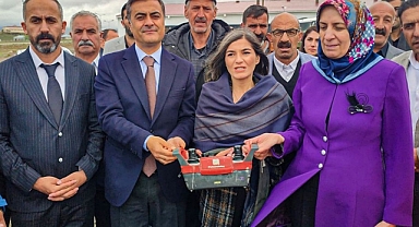 Van'da Eş Başkanlar 300 kişiye istihdam sağlayacak olan fabrikanın temelini attı