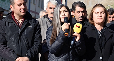 Eşbaşkan Şedal ve Zeydan Bahçesaray'da nöbet eyleminde .