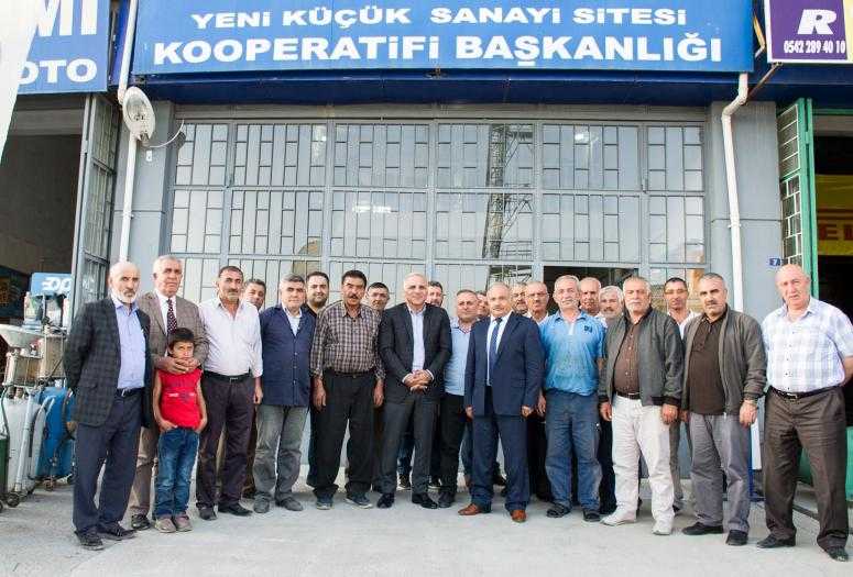 VALİ ZORLUOĞLU, SANAYİ SİTESİNİ ZİYARET EDEREK ESNAFIN SORUNLARINI DİNLEDİ