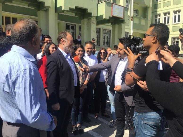 SEZAİ TEMELLİ VAN'DA OYUNU KULLANDI !