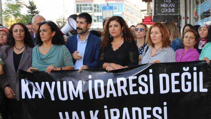 Demokrasi Nöbeti’ni emekçi kadınlar devraldı: Güzel günlerin umudunu taşıyoruz