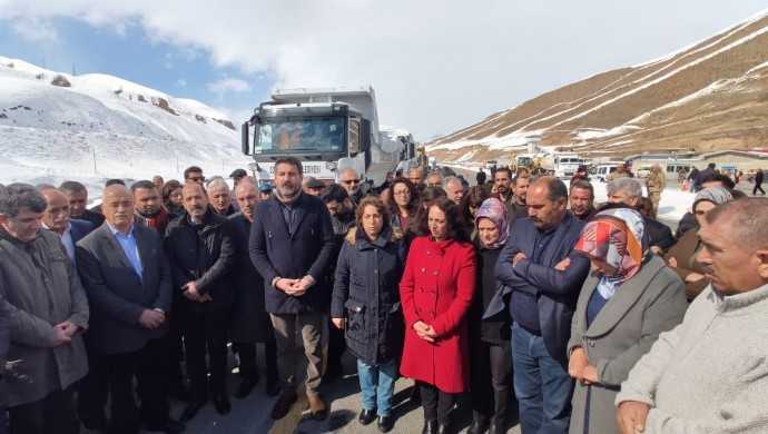 HDP'li belediyelerin Van’a gönderdiği deprem yardımına engel