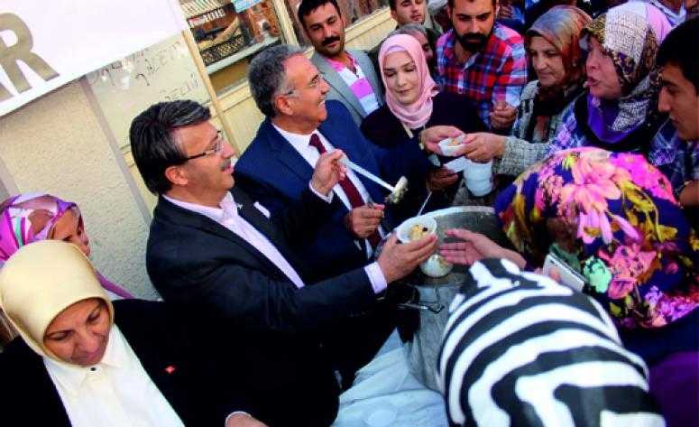 Ak Parti Teşkilatı’ndan, cami cemaatine aşure ikramı…