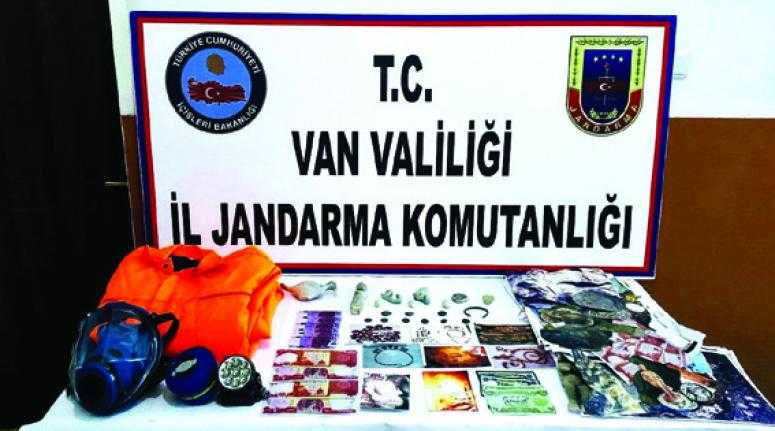 Muradiye’de tarihi eser ele geçirildi