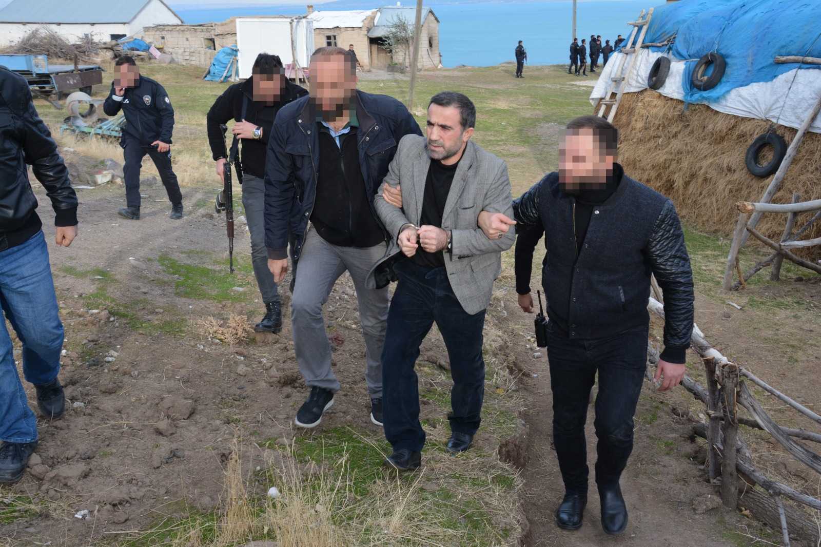 Evinin içine kazdığı kuyuda yakalandı