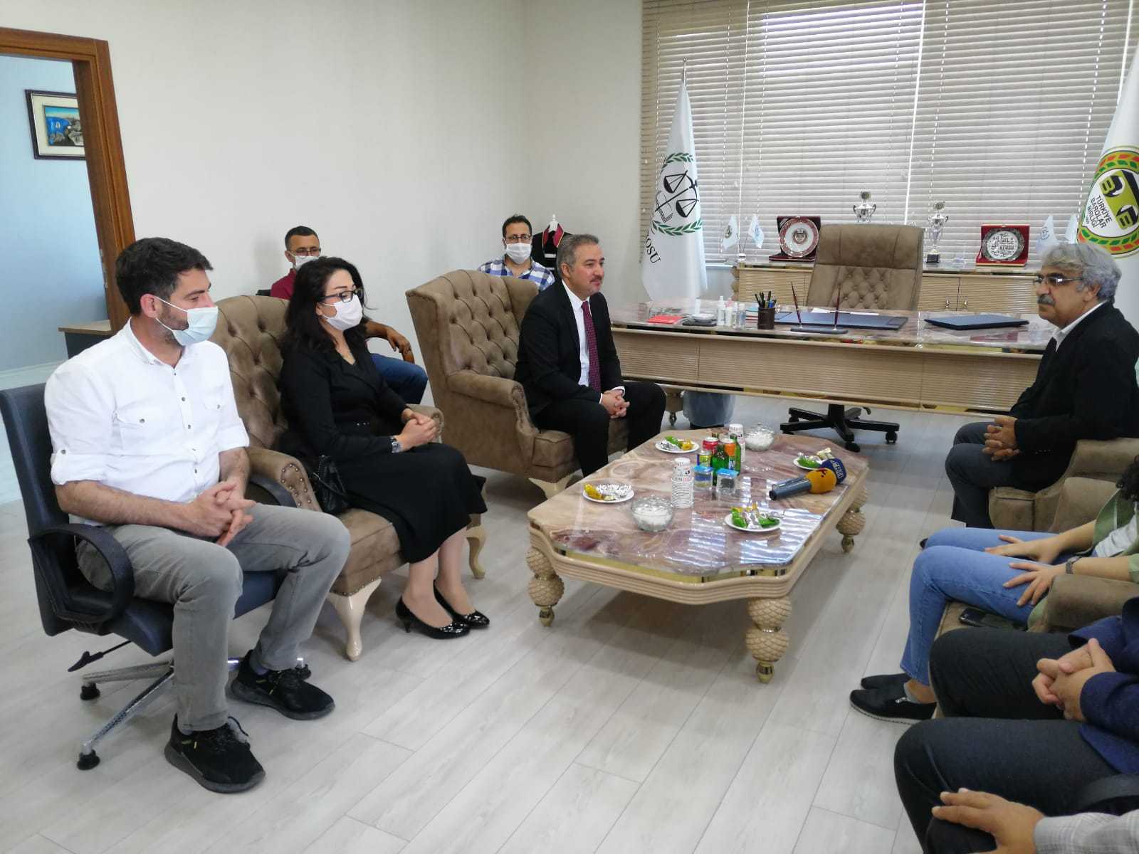 Sancar'dan Van Barosu'na ziyaret: Bu yargı, yargı değil