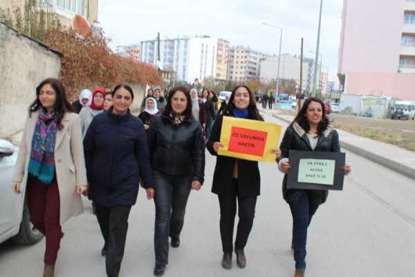 Van’da Kadınlar alana indi, kadına şiddeti protesto etti