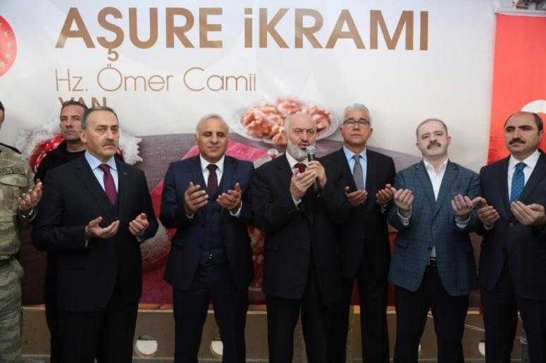 Cumhurbaşkanı Erdoğan’ın talimatıyla Van’da 2 bin kişiye aşure dağıtıldı