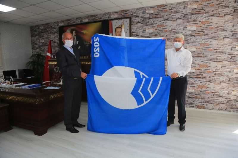 Başkan Akman, 3. kez hak kazanılan mavi bayrağı teslim aldı