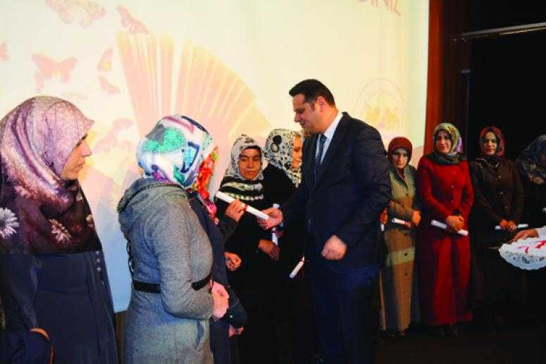 Öztürk, kursiyerlerin sertifikalarını verdi