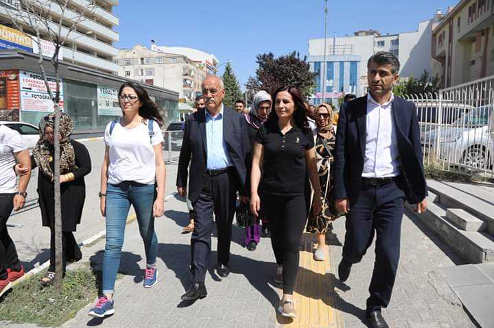 Eş Başkanlar Kurt ve Yacan,esnafı ziyaret etti
