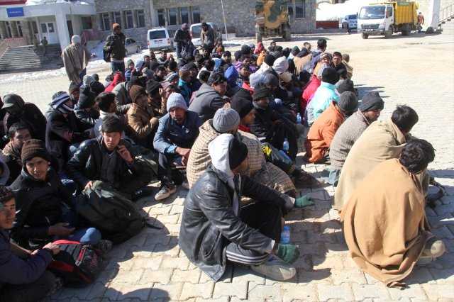 Van'da 137 düzensiz göçmen yakalandı