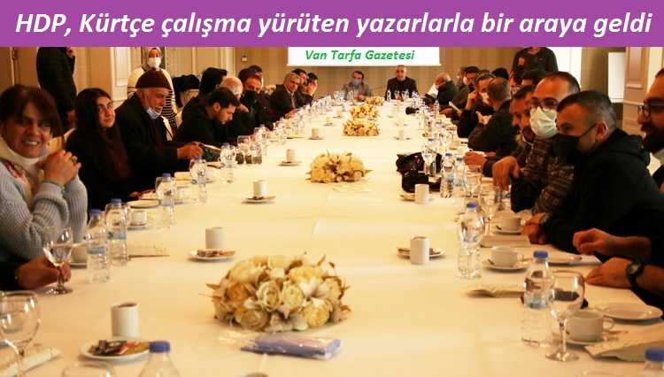 HDP, Kürtçe çalışma yürüten yazarlarla bir araya geldi