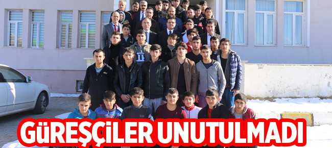 Kaymakamlar, güreşçilerle bir araya geldi