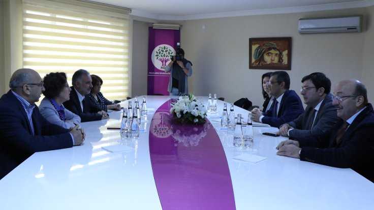 CHP ziyaretiyle ortaya çıktı... HDP'de çaylar değişmiş!