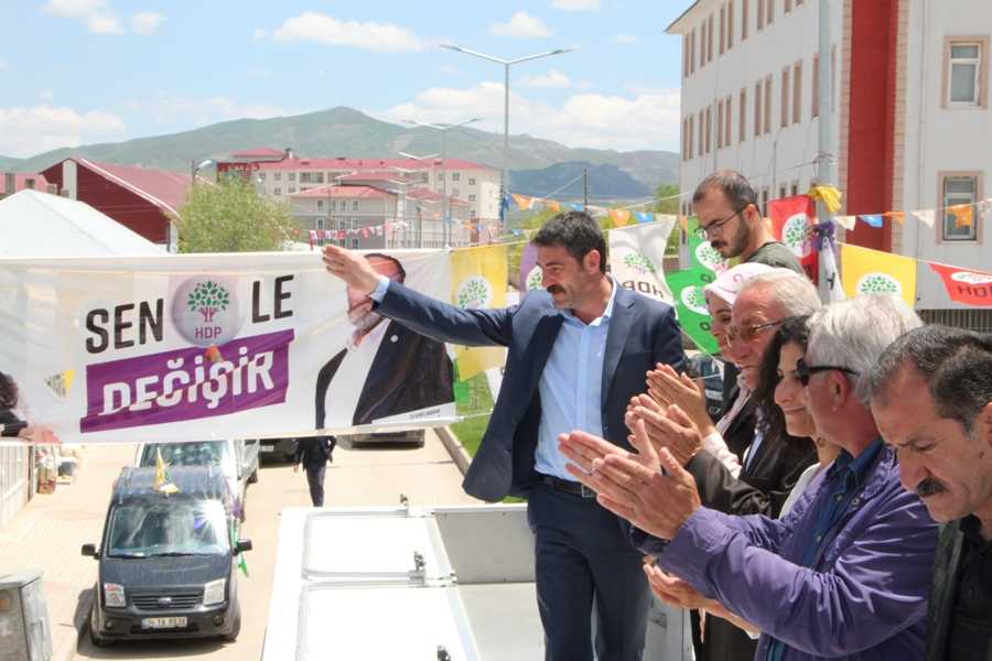 HDP MİLLETVEKİLİ ADAYLARI ÖZALP'TA HALK İLE BULUŞTU