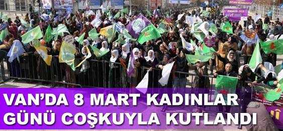 KADINLAR 8 MART’I HALAYLARLA KUTLADI