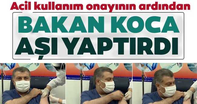 Sağlık Bakanı Fahrettin Koca canlı yayında koronavirüs aşısı yaptırdı