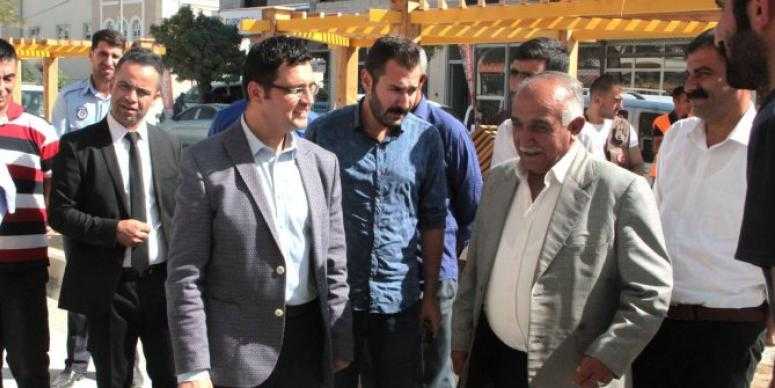 Van’ın Gürpınar Kaymakamı Osman Doğramacı O bariyerleri kaldırılacağı belirtti.