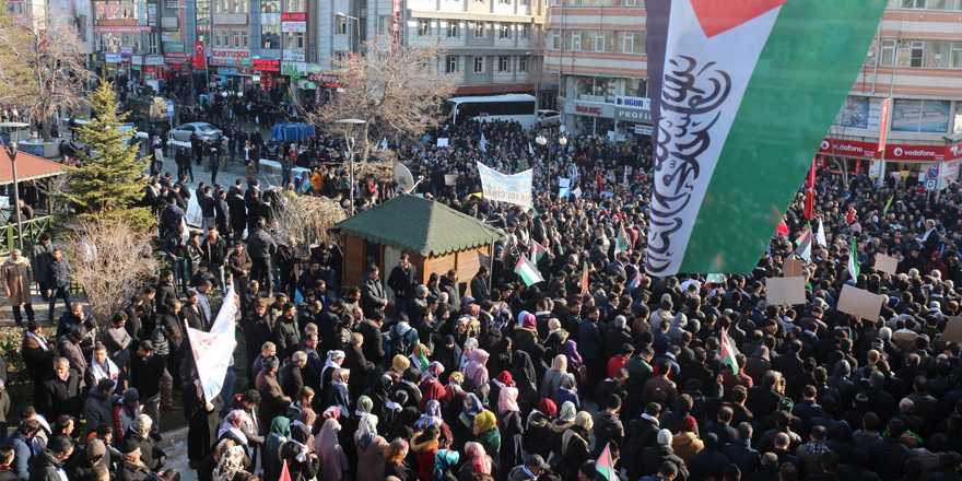 Van’da binlerce vatandaş Kudüs için yürüdü.