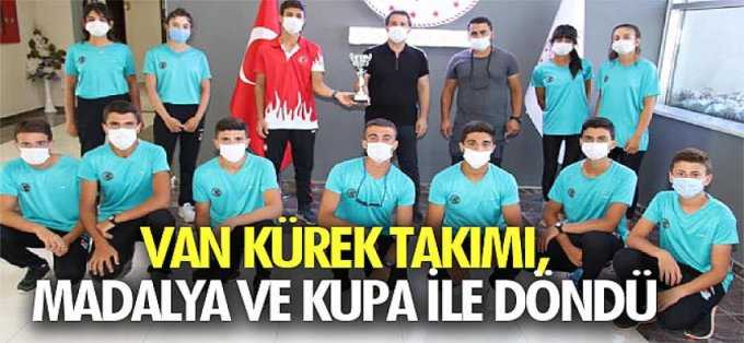 Van Kürek Takımı, madalya ve kupa ile döndü