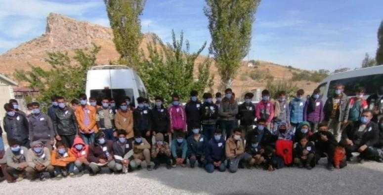 Van'da ikisi ölü 72 göçmen yakalandı