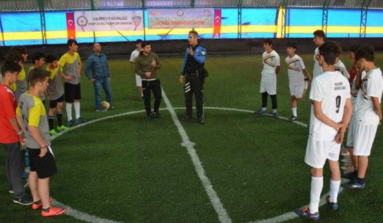 Van Emniyeti'nden okullar arası futbol turnuvası...