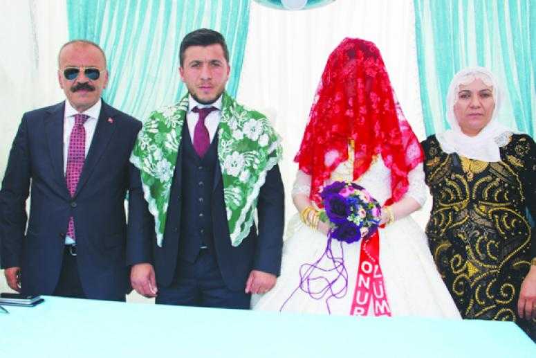 Şaban Kahramanın Oğlunun Düğününe Yarim Milyon Para ve Kilolarca altın takıldı.