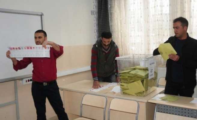 Van'da ilk sandıklar açıldı..