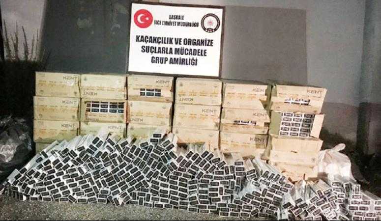Park halindeki araçta kaçak sigara ele geçirildi