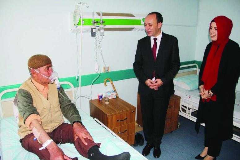 Kaymakam Solak hastanede hastaları ziyaret etti