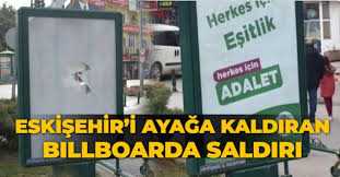Eskişehir'de HDP afişi bulunan bilborda saldırı