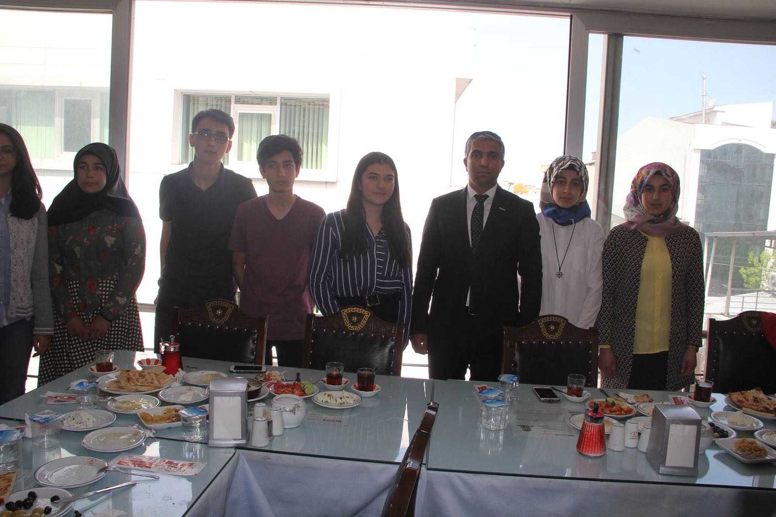 Ünlü; Hizmetin Bahanesi, Koltuğun Sevdalısı olmaz...!