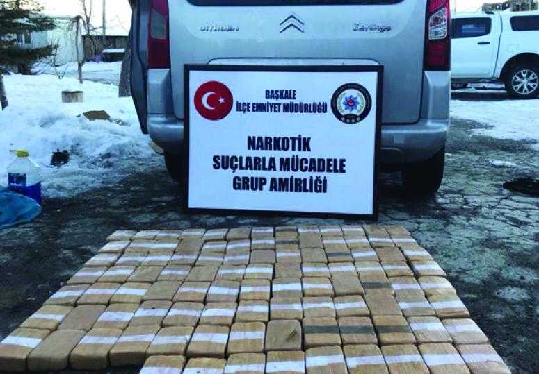 Şüpheli araçtan eroin ele geçirildi
