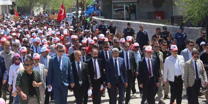 Van'da 19 Mayıs etkinliklerinde protokol krizi