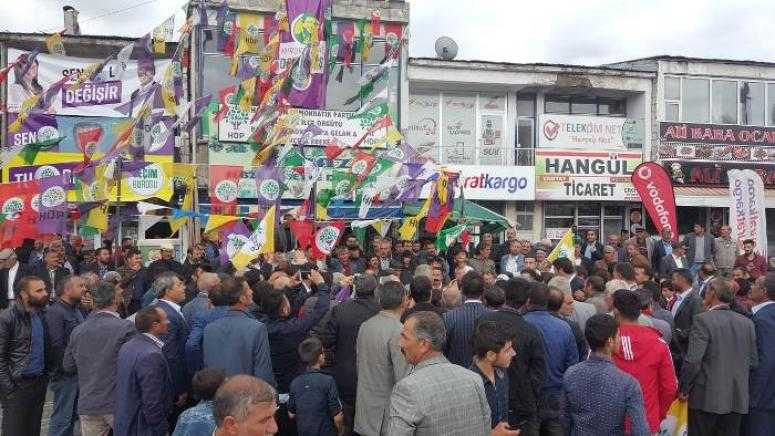 HDP VAN’DA SEÇİM ÇALIŞMALARINI BUGÜN DE AÇILIŞLAR, HALK TOPLANTILARI VE ESNAF GEZİLERİ….