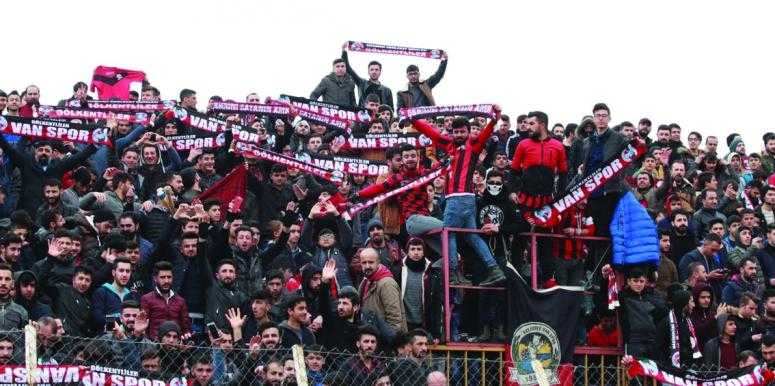 B.Vanspor taraftarına tam puan…