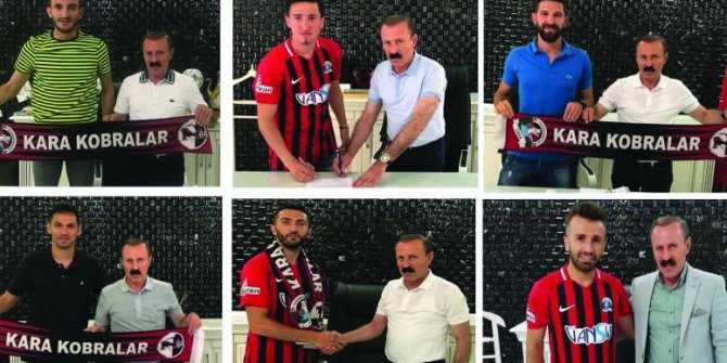 B.Vanspor’da 7 sporcu imza attı