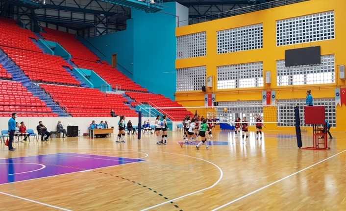 Kadın voleybolcular bir kez daha kazandı